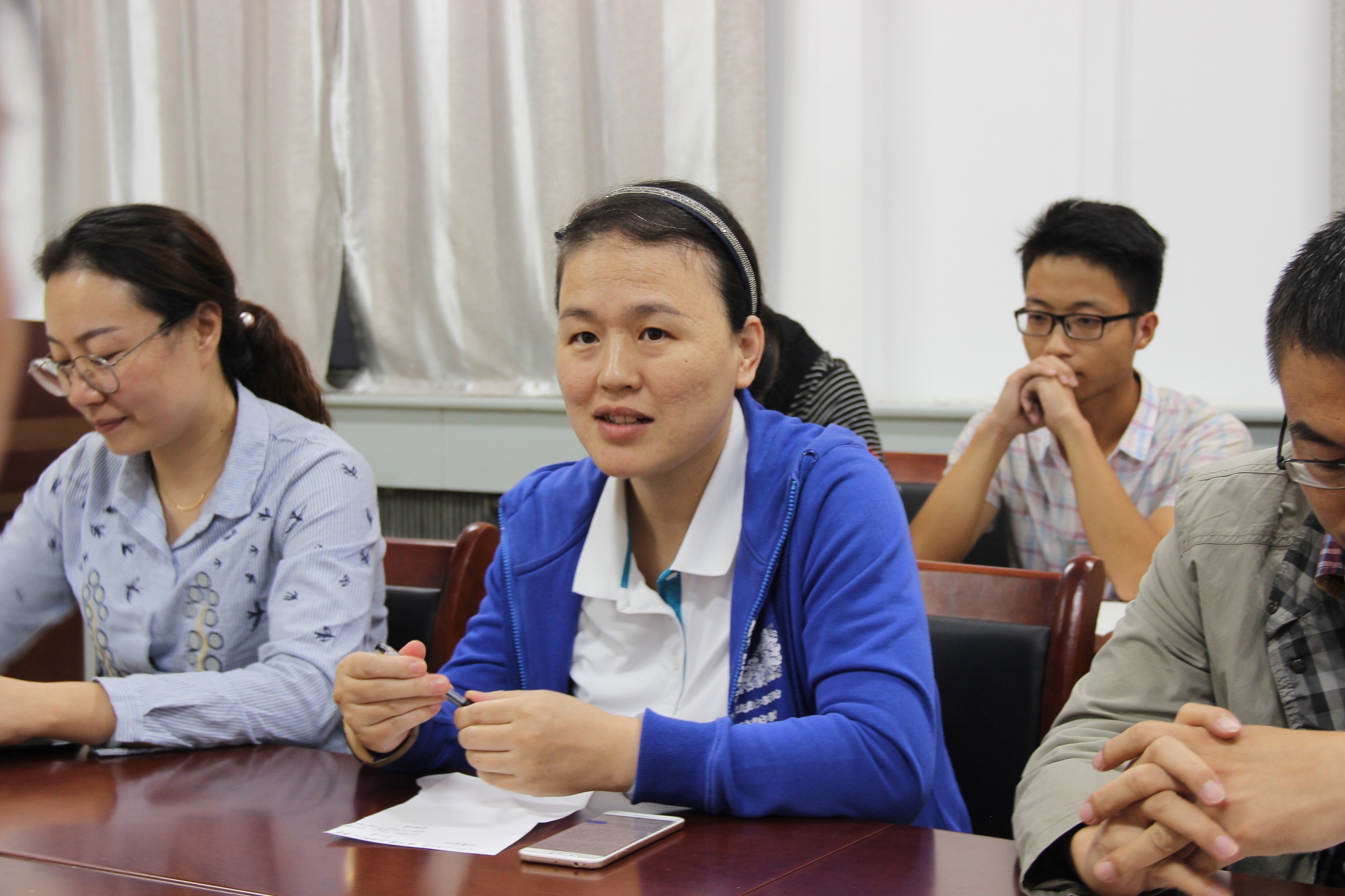 电子系主任,学生电子党支部书记崔艳老师发言